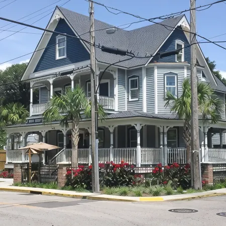 F1, Downtown St. Augustine, POOL, beaches, free onsite parking!