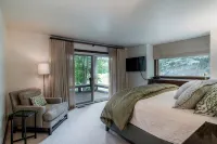 Luxury 3 bedroom + loft located on Dollar mountain in Elkhorn w/ pool & hot tub - 4 stjerner