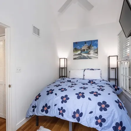 ELIZABETH'S SECRET: 3/2 In Old Town Key West, with a Private pool and Parking