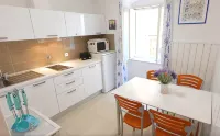 Lovely one bedroom apartment for 3 on the main Hvar town square