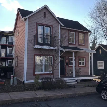 Downtown Mall Cottage just off Main St., breweries/wineries 10-30min drive