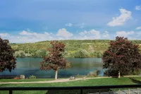 Beautiful apartment on the edge of seine Vernon giverny sleeps 8
