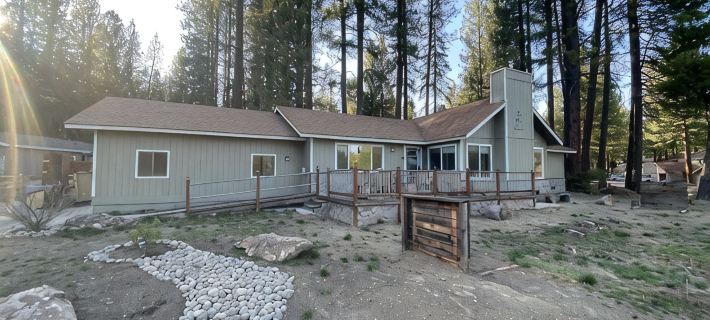 New AC Installed:  3 Bedroom Home with Golf Course View , Dogs OK Hotels in Plumas County