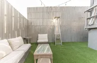Gorgeous DTLA w/ View + Hot Tub! Hotels in Chinatown