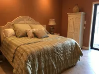 Newer Upscale Home with Htd Pool & Spa - Bike or Walk to Beaches and Restaurants - Gym