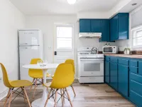 Retro Retreat: 1br home w/ WFH desk, livingroom, fire pit and no chores! Hotel a Ulster