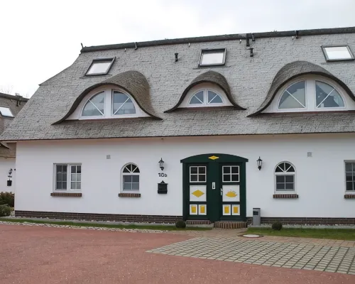 Exclusive apartment with garden and fireplace near the beach Hotels in Zingst