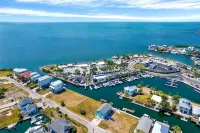Waterfront Vacation Home with Gulf view- Boaters Paradise