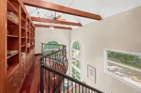 8 Bedroom MANSION Biltmore Lake with Hot Tub. - Wifi