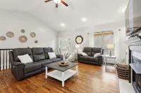 Hatton Hideaway at Red River Gorge! Pool / Hot Tub / Arcade Game Room - 4-Star