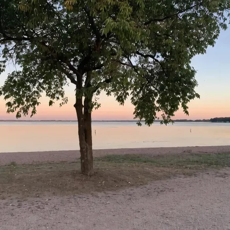 Cozy lakefront cabin - on both Big and Little Spirit Lake