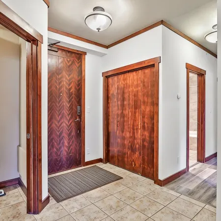 Penthouse Corner Unit with stunning Mountain View’s