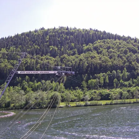 beautifully furnished apartment right on the lake Hillebachstausee
