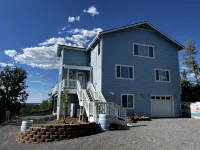 Luxury 6-bedroom home with View, Arcade Table, Fire table, Jet tubs, Deck, Wi-Fi