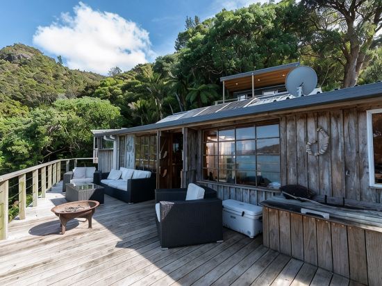 'KIWI LODGE' - a beautiful, secluded rustic cabin