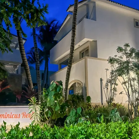 Cozy Apartment with 24/7 pool - 5-10 min walk to Beach, Clubs, activities!