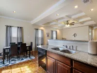 20% OFF Updated 3BR 2.5BTH Townhome - Pet-friendly - Fast WiFi-Driveaway Parking Hotels in Selma
