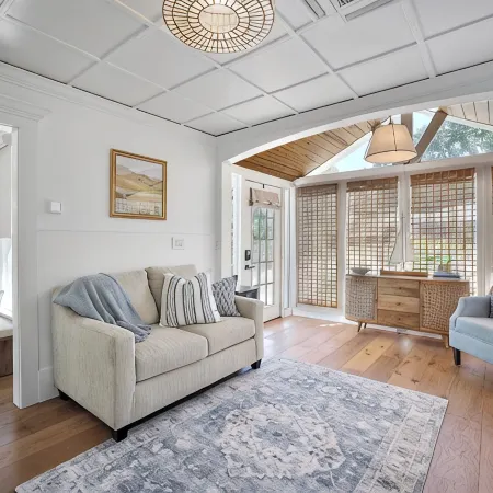 1 Min Walk to Downtown! Outdoor Patio! 5 Star Luxury! Golf Cart Rental!