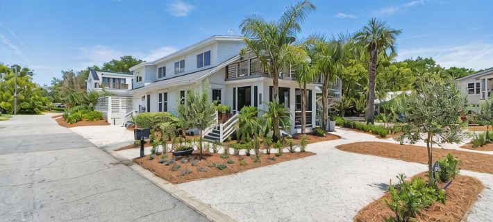 Charming Studio Loft C / Steps to Beach & Dining Hotels in Glynn County