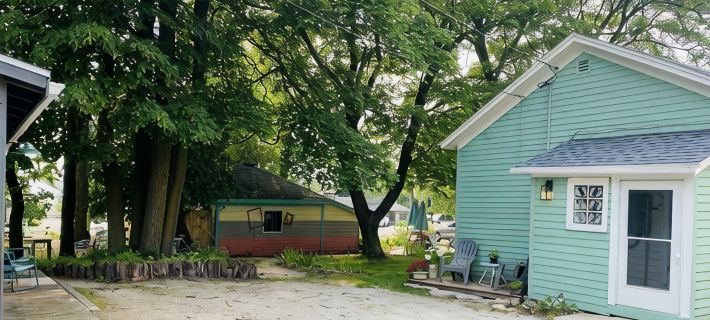 Adorable cottage with modern style , we welcome you to your temporary home! Hotel di Sturgeon Bay