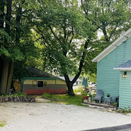 Adorable cottage with modern style , we welcome you to your temporary home!