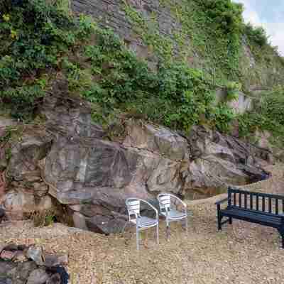 Peaceful, Homely, Pet Friendly with Private Parking - Holiday Apartment 13B Hotel Exterior