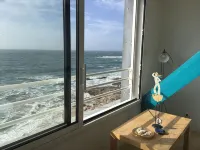 A studio located in a house directly on the beach in a stunning maritime site - 民宿