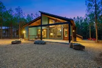 Beautiful Couples Cabin nestled in the woods
