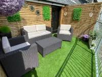 Beautiful cottage in the heart of Rhayader with riverside views ( pet friendly) Hoteles en Rhayader