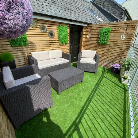 Beautiful cottage in the heart of Rhayader with riverside views ( pet friendly)