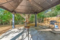 Lux Couples Retreat: Hot Tub & Sleep Number Bed