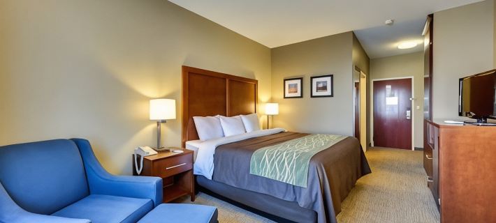 Comfort Inn & Suites Hotels in Ellis County
