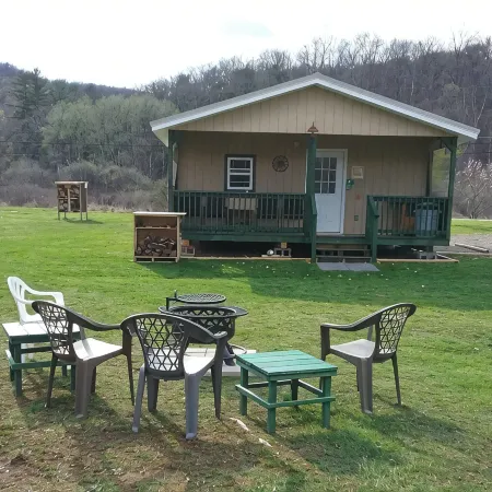 River Bungalow in lovely Dunn's Eddy, Youngsville with AC, WiFi & Fire ring.