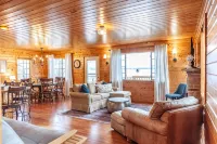 Cozy Clean Waterfront Cabin on Sugar Lake - Ice Fishing, Ski/Snowboard Nearby