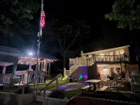 Waterfront Lake House, 20 person Tiki, Outdoor firepit, & Great location! - 4-Star