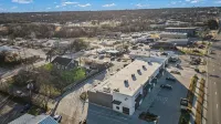 Renovated Bungalow - Downtown - HOT TUB -Dreamy Clawfoot tub! LUXURY!