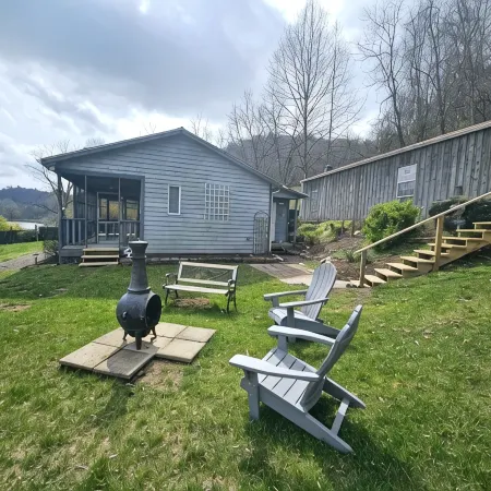 Private Riverfront Cabin