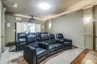 Knotting Hill Place Luxury 6 Br, 5.5 Baths Outdoor Kitchen and Pool!Sleeps 14 - 民宿