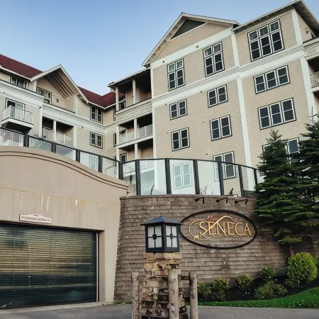Seneca Lodge in Snowshoe Village - Steps to Ski Slopes Отели в г. Эдрей