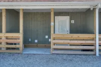 Private Hot Tub! KING Size Bed Traverse City 18 miles *Crystal Mountain 17 miles - Boutique