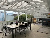 Pt Mac Beach House - Seafront Views, Central, Super Cute and Pets are Welcome! - 2-Sterne