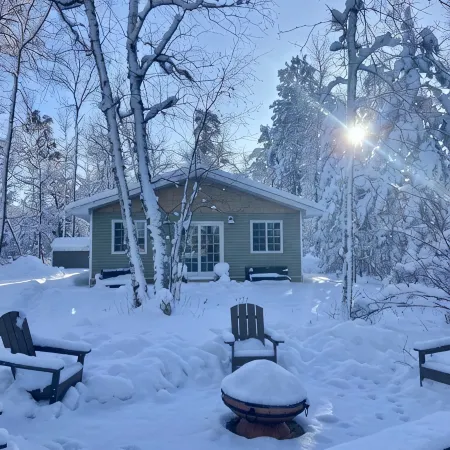 Lakeside cabin near Itasca, Heartland bike trail, ATV trails, golf courses