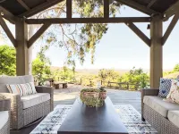 Luxury Horse Barndominium Country Getaway Hotels in Rainbow