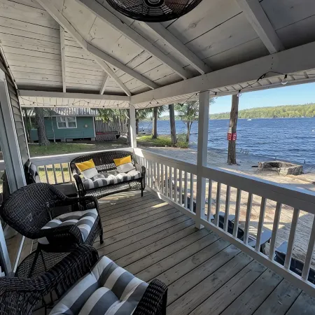 Cabin at Sunshine-Situated on the Sandy Shore of Long Lake
