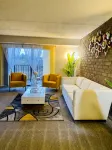 Spacious 2Br Apartment w/ Balcony • Free Parking • Near Upmc