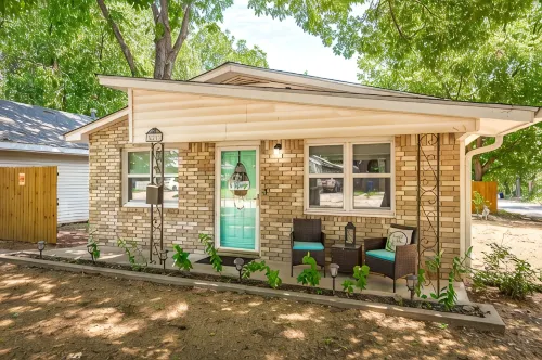 Home Away from Home with Amenities & Private Fenced Yard. Walking Distant to OSU - Wi-Fi