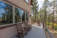 Log Hill Lodge-BEST VIEWS, Hot tub, Close to town+Wolf Creek, privately owned