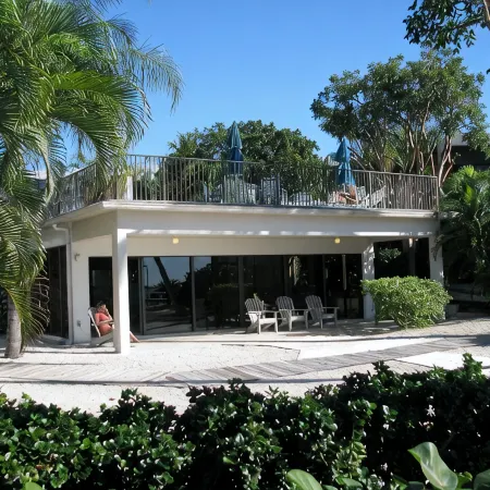 Beautiful Remodeled Condo 2B 1.5Ba