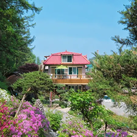 Wonju Mountain Pension Отели рядом с достопримечательностью «Храм Курёнса»