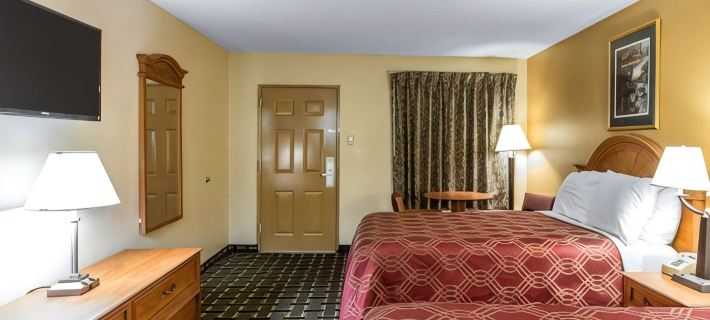 Econo Lodge Dalton West Hotels in Dalton